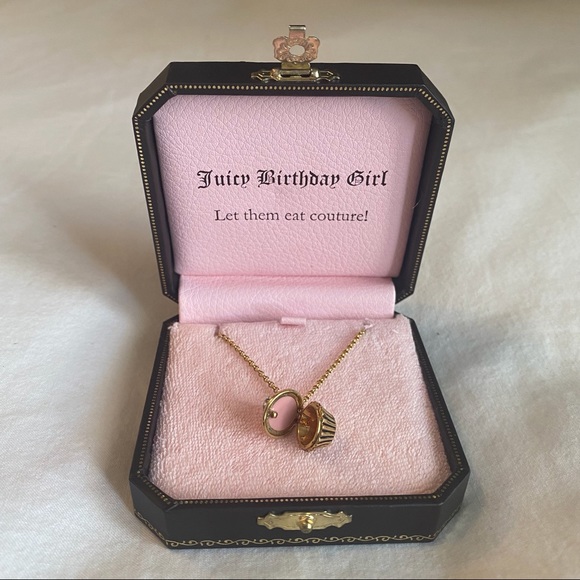 Juicy Couture Cupcake Necklace - Picture 3 of 6